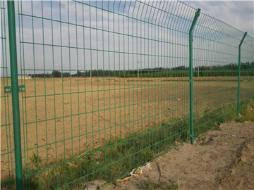 圈地隔離網(wǎng)圍欄